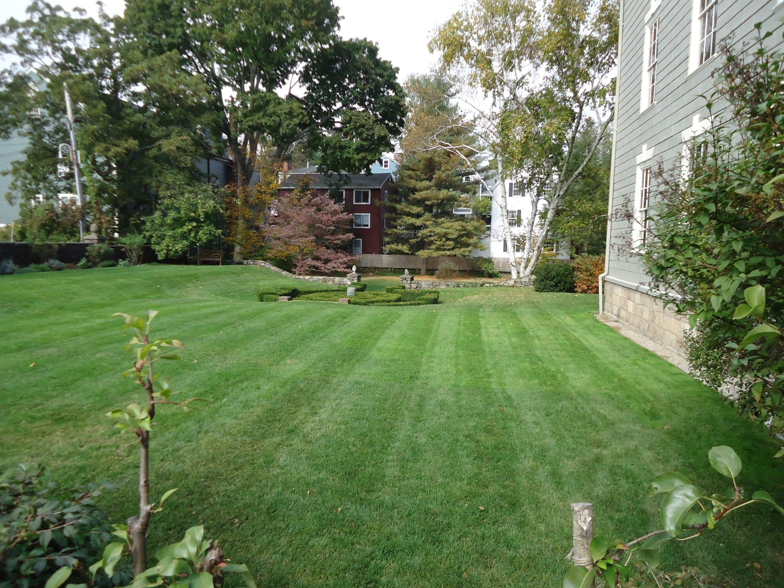 marblehead_massachusetts_garden_behind
